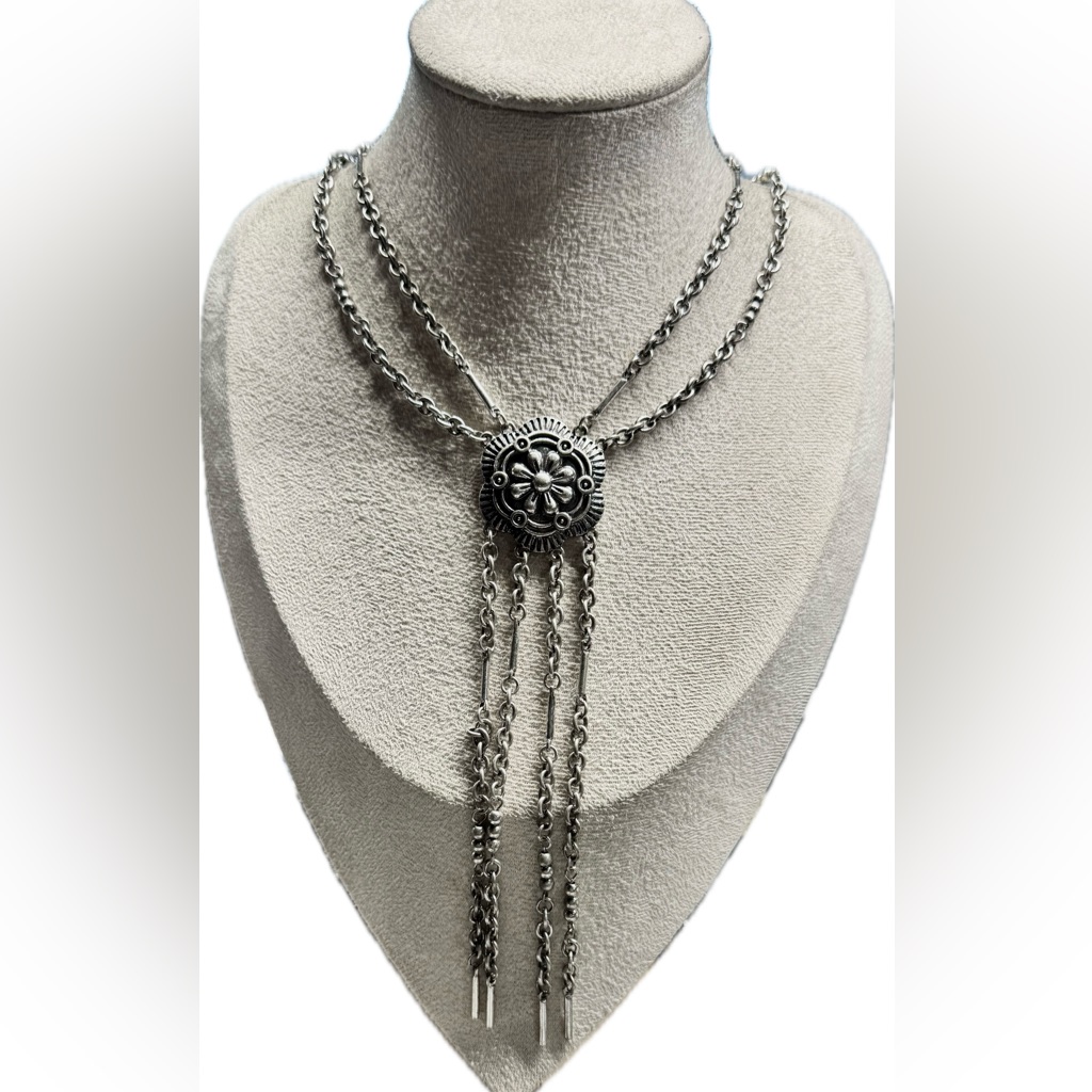 Shyanne Silver Chain Necklace With Floral Medallion 24$